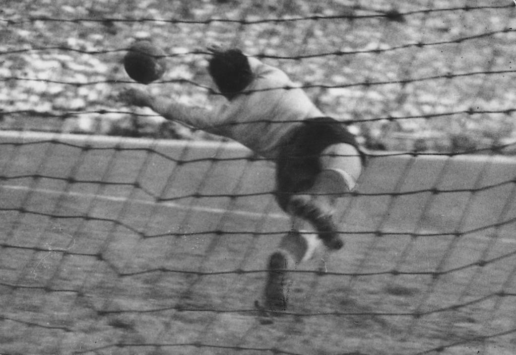 Who is Atletico Madrid's best goalkeeper of all time? - Bóng Đá