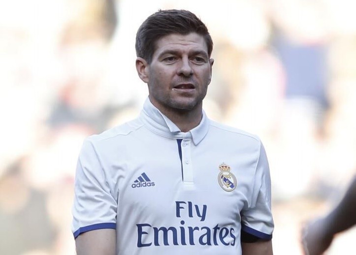 Football stars who put on their rival's shirt - Bóng Đá