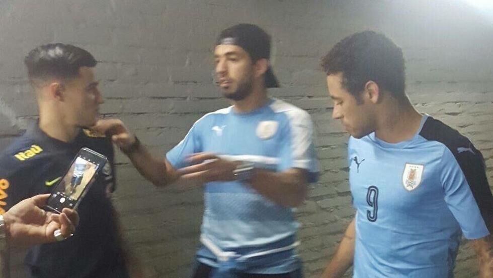 Football stars who put on their rival's shirt - Bóng Đá