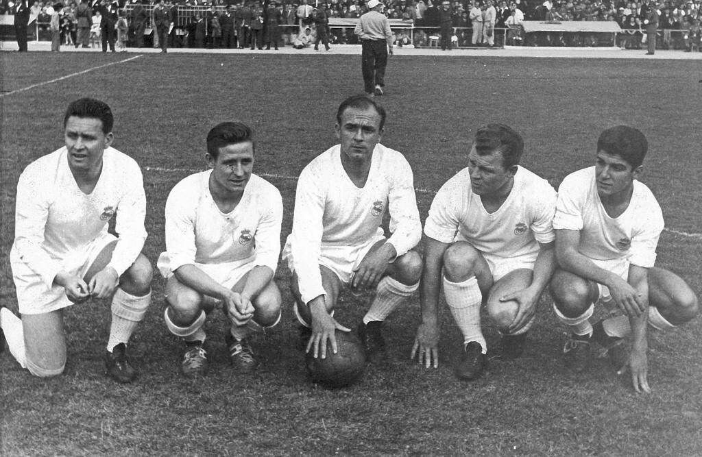 Football stars who put on their rival's shirt - Bóng Đá