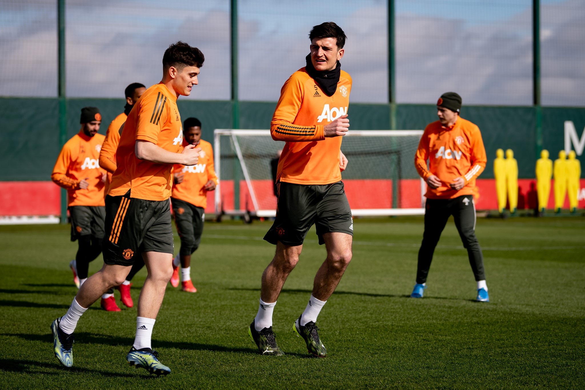Sân tập Man Utd rộn ràng trước trận đánh lớn - Bóng Đá