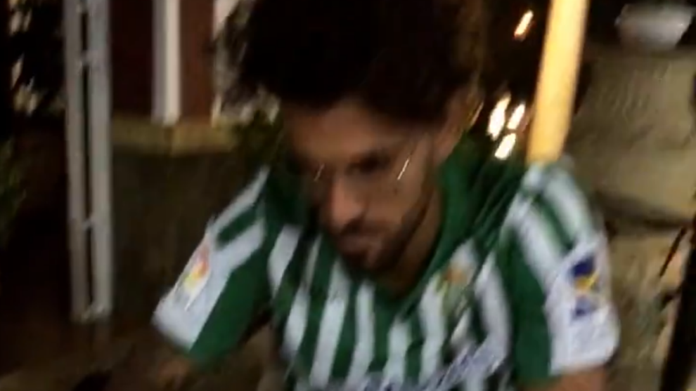 Dani Ceballos wears Real Betis' shirt - Bóng Đá