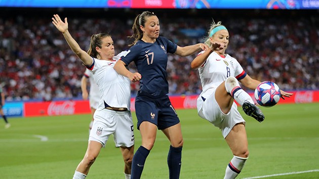 ảnh trận: Nữ Pháp - Mỹ (sáng lên) - Bóng Đá