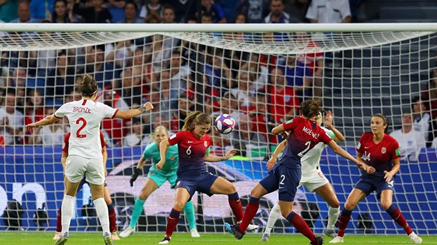 Tiếp tục 'vô đối', cựu sao Man Utd đưa nữ Anh vào bán kết World Cup - Bóng Đá