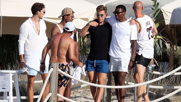 Bayern players holidaying together  - Bóng Đá
