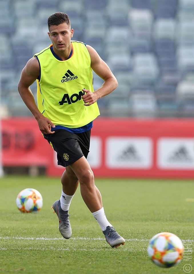 Wan-Bissaka tập cùng Man Utd  - Bóng Đá