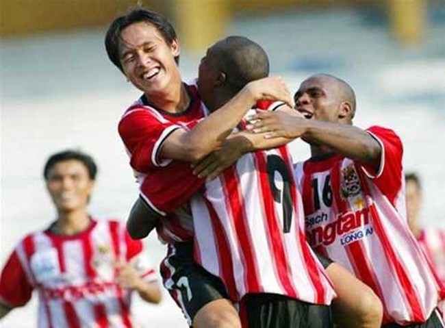 CLB Long An thắng trận thứ 4 liên tiếp: Vua nước rút V-League tỉnh giấc - Bóng Đá