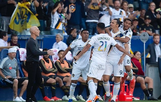 Nói được làm được, Ibrahimovic lập hattrick hạ gục 