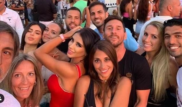 Cesc Fabregas cùng bộ 3 Barca vui chơi - Bóng Đá