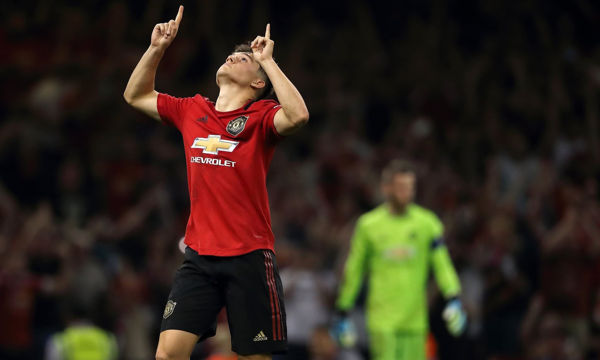 Man Utd star Daniel James enjoys time out with girlfriend Ria Kate Hughes after impressing in pre-season - Bóng Đá