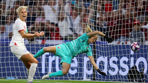 Tiếp tục 'vô đối', cựu sao Man Utd đưa nữ Anh vào bán kết World Cup - Bóng Đá