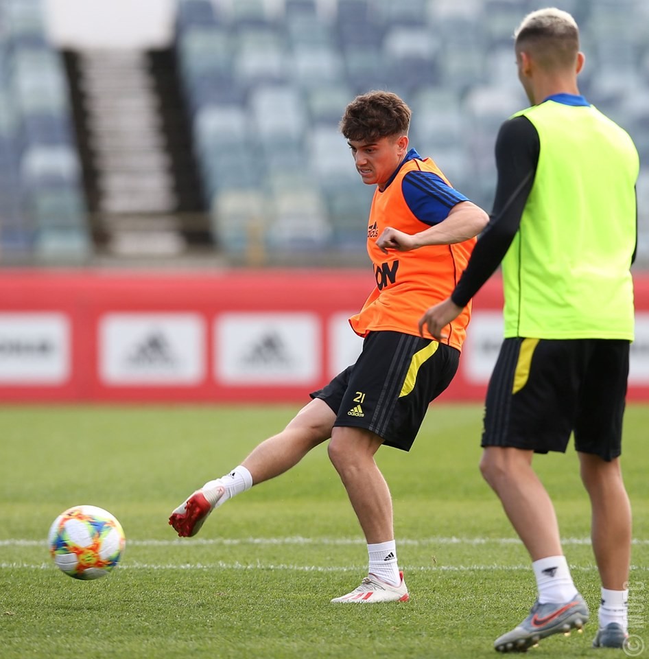 Wan-Bissaka tập cùng Man Utd  - Bóng Đá