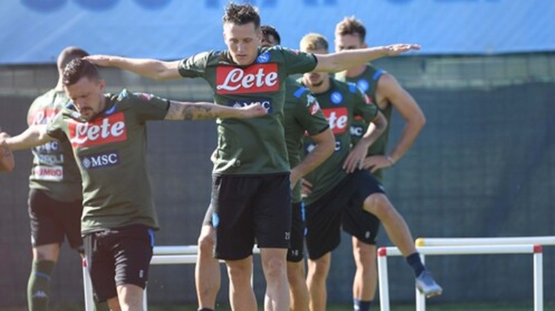 Ảnh: Napoli tập luyện trước trận đấu đầu tiên - Bóng Đá