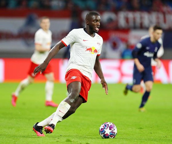 PSG boss Mauricio Pochettino ready to beat Ole Gunnar Solskjaer to Man Utd transfer target - Bóng Đá