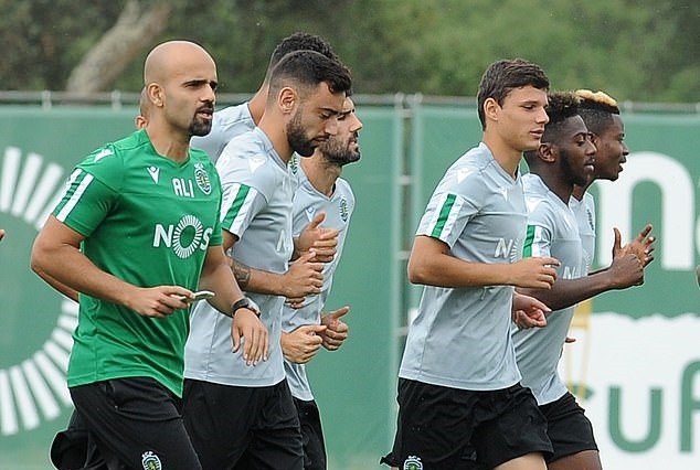 Spurs arrive for training amid transfer deadline day chaos with Dybala off - Bóng Đá