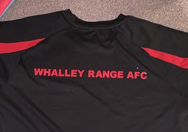 Manchester United star Jesse Lingard surprises local amateur team with full kits, coats and t-shirts for new season - Bóng Đá