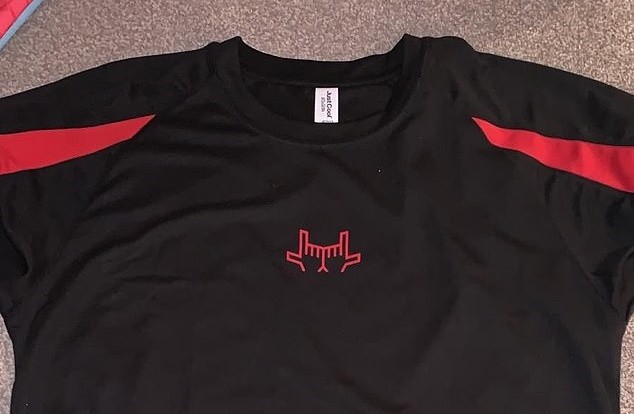 Manchester United star Jesse Lingard surprises local amateur team with full kits, coats and t-shirts for new season - Bóng Đá