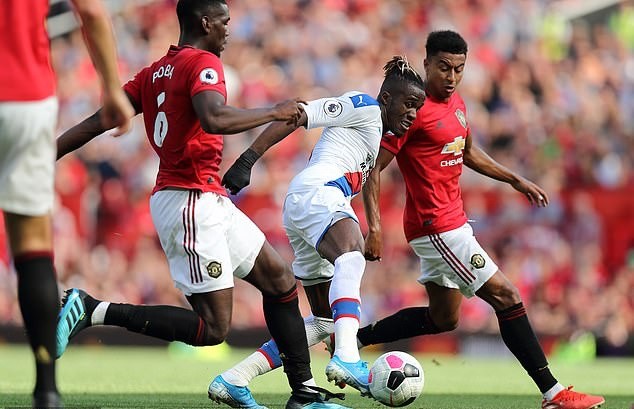 PSG 'set for stunning £100m swoop for Crystal Palace star Wilfried Zaha as Ligue 1 giants send delegation to London to sign Neymar replacement' - Bóng Đá