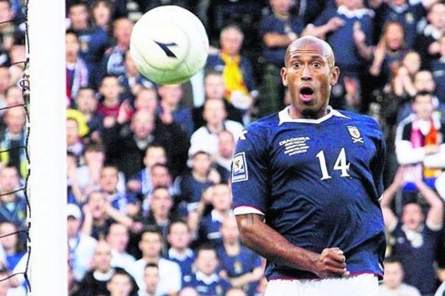 Worst debuts in football after Mark Wright nightmare, from Ibrahimovic’s AC Milan flop to Rio Ferdinand’s Leeds disaster - Bóng Đá