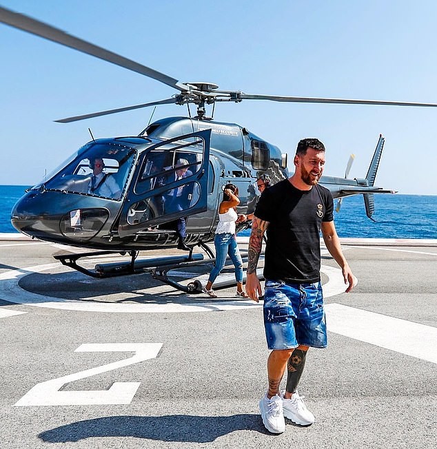 Messi & Van Dijk arrives for UEFA's player of the year - Bóng Đá