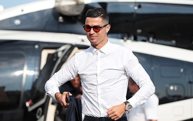 Messi & Van Dijk arrives for UEFA's player of the year - Bóng Đá