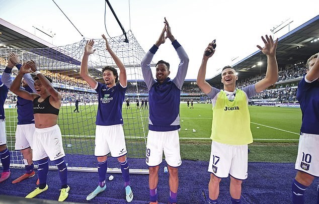 Anderlecht finally get first win of the season WITHOUT Vincent Kompany as he watches from bench nursing injury - Bóng Đá