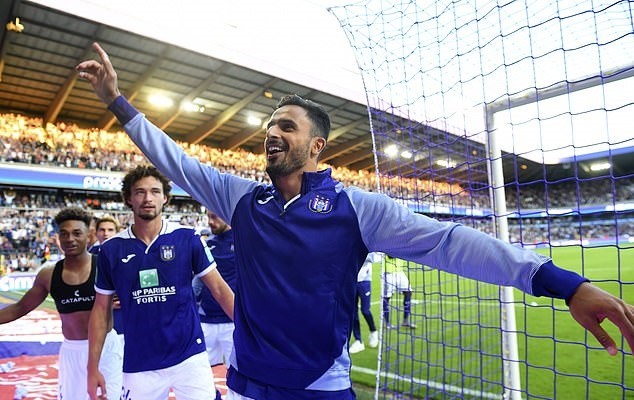 Anderlecht finally get first win of the season WITHOUT Vincent Kompany as he watches from bench nursing injury - Bóng Đá