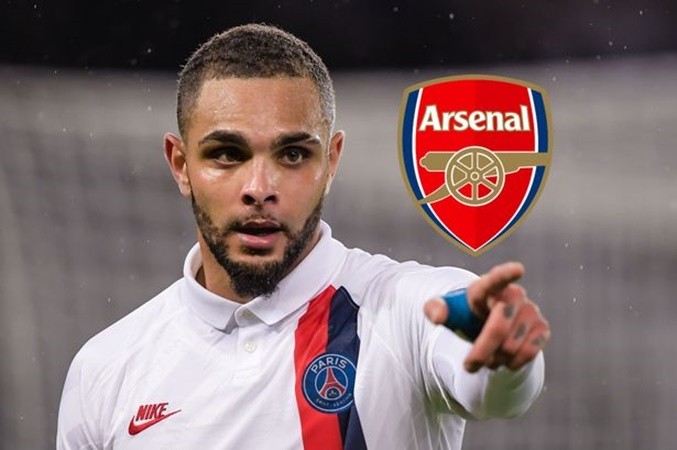 Arsenal fans hammer Layvin Kurzawa - Bóng Đá