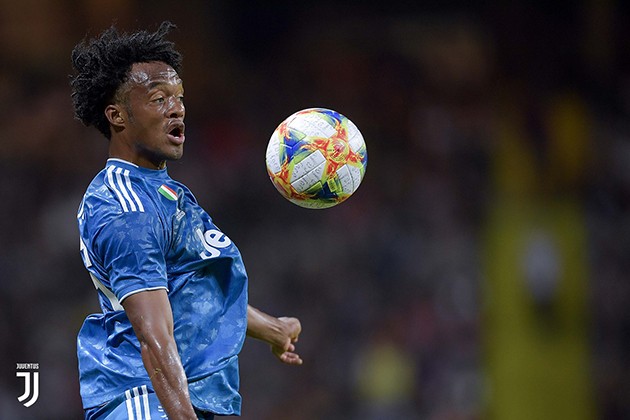 Sao Colombia khen ngợi lối chơi Juve dưới thời HLV Sarri - Bóng Đá