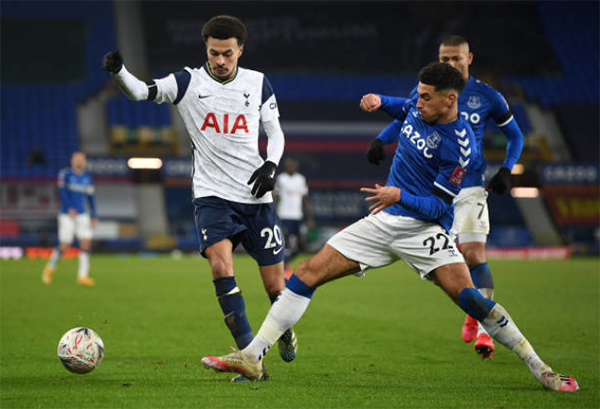 Jose Mourinho chạm mốc kỷ lục buồn sau trận đấu điên rồ với Everton - Bóng Đá
