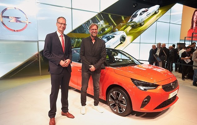 Jurgen Klopp makes the most of international break with appearance at Frankfurt Motor Show before turning focus to Liverpool's clash with Newcastle - Bóng Đá