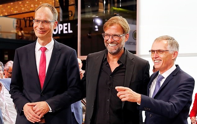Jurgen Klopp makes the most of international break with appearance at Frankfurt Motor Show before turning focus to Liverpool's clash with Newcastle - Bóng Đá