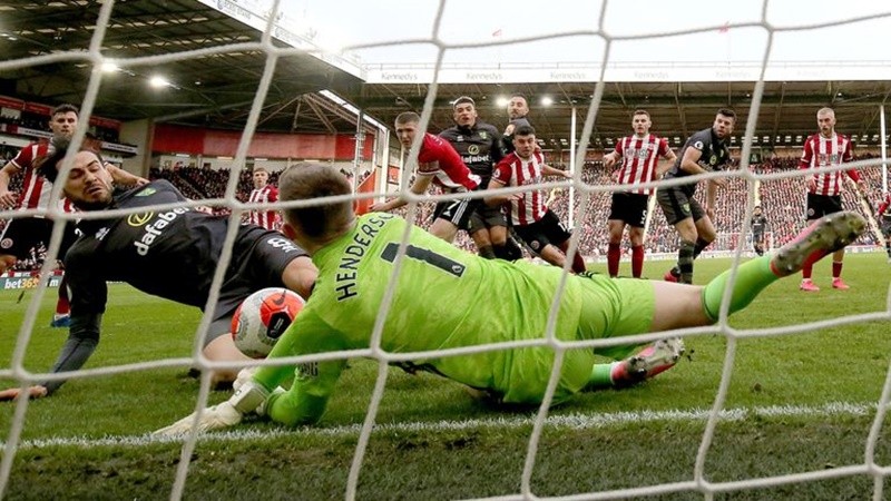 Henderson bắt bóng thần sầu trước Norwich - Bóng Đá