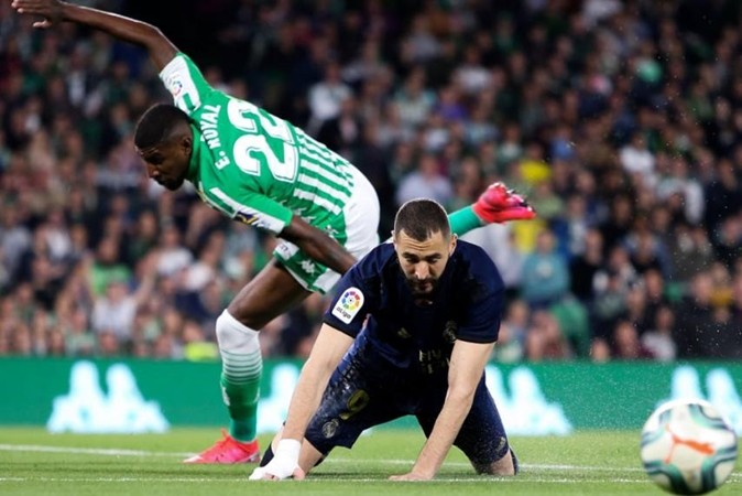 Trong cùng 1 đêm, Ederson và Benzema 