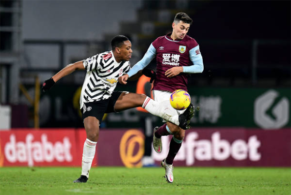 Martial ngả bàn đèn, bỏ lỡ 3 cơ hội ghi bàn cho Man Utd trận Bunrley - Bóng Đá