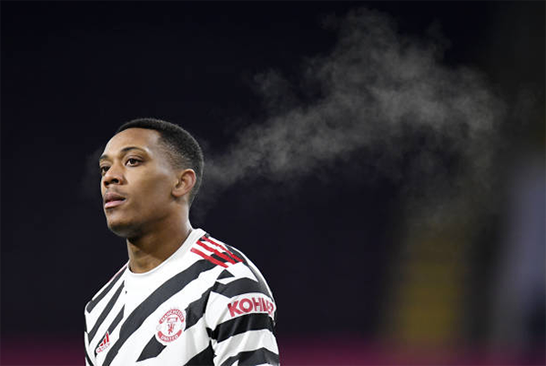 Martial ngả bàn đèn, bỏ lỡ 3 cơ hội ghi bàn cho Man Utd trận Bunrley - Bóng Đá