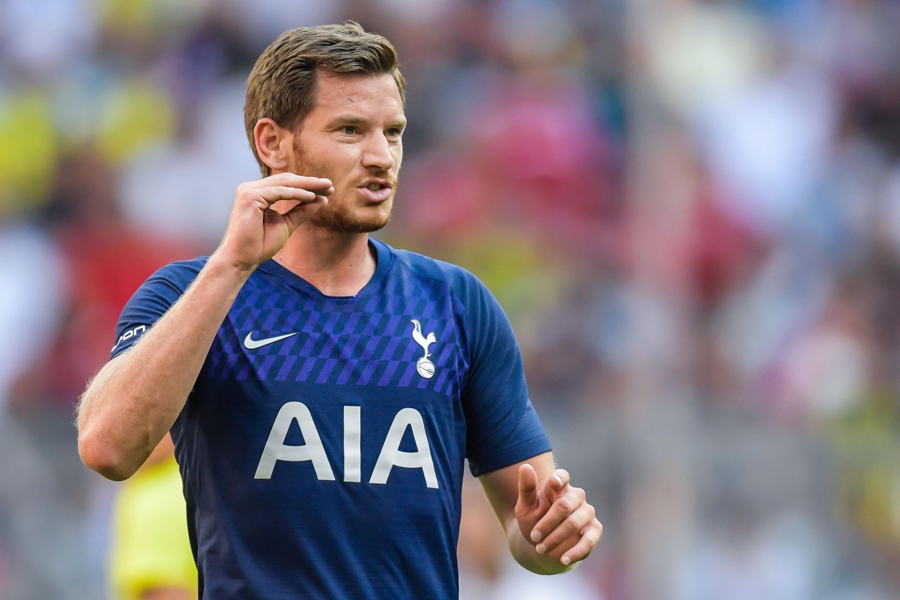 Vertonghen nhắn gửi 1 thông điệp, CĐV Tottenham 