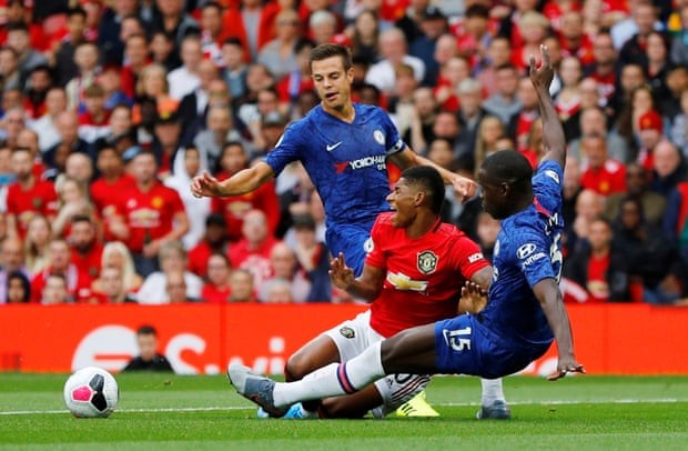 Gary Neville dùng 2 từ nói về pha phạm lỗi của Zouma với Rashford - Bóng Đá