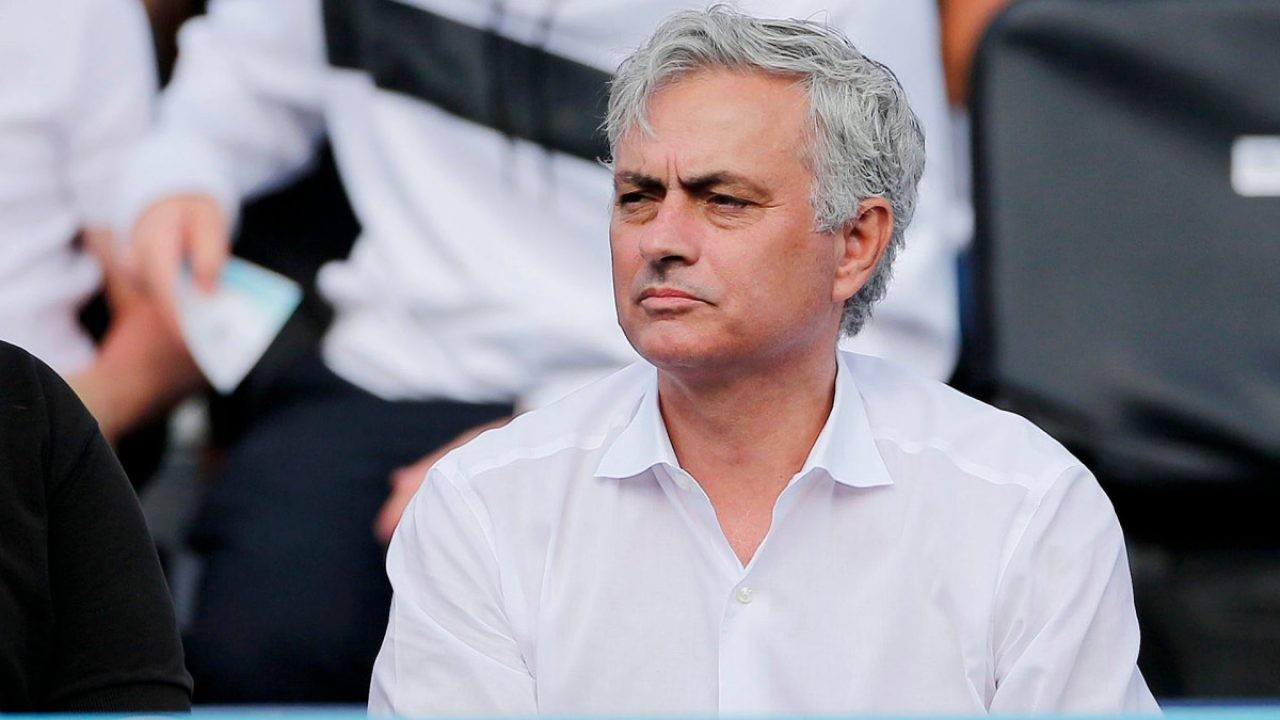 CĐV Tottenham phát cuồng, ca ngợi Jose Mourinho vì 1 nghĩa cử cao đẹp thời COVID-19 - Bóng Đá