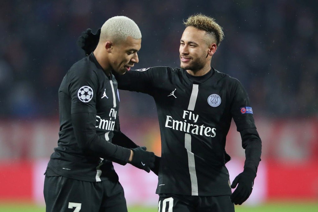 Giữa mùa COVID-19, Neymar, Mbappe 