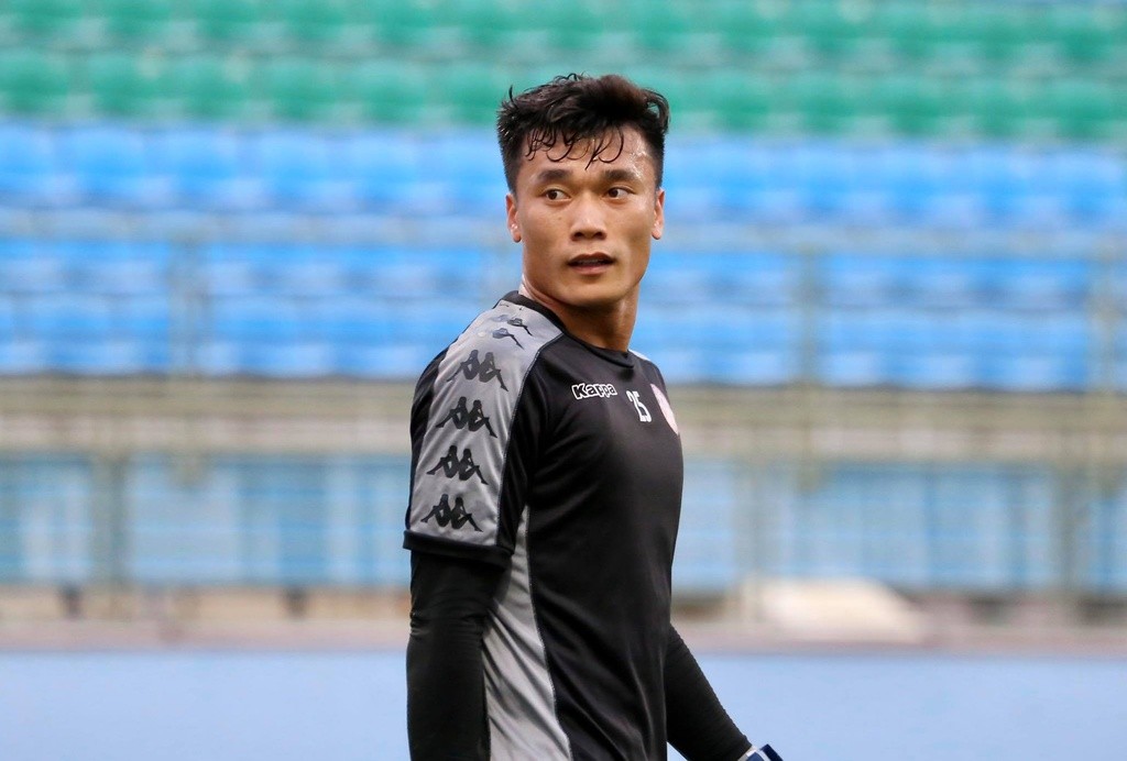 HLV thủ môn CLB TP.HCM: Hiện tại Tiến Dũng không phải lựa chọn số 1 - Bóng Đá