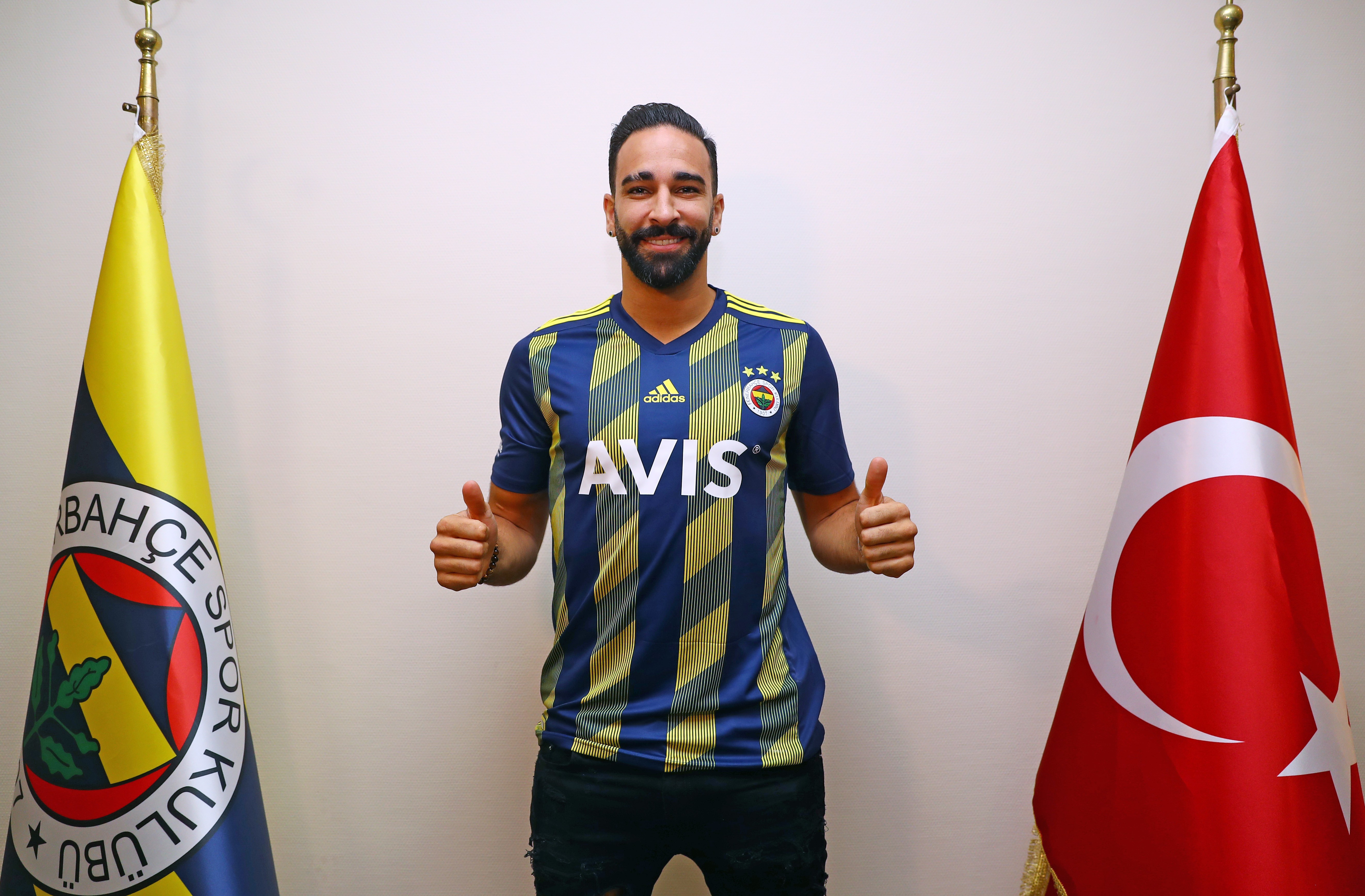 CHÍNH THỨC: Adil Rami gia nhập Fenerbahce - Bóng Đá