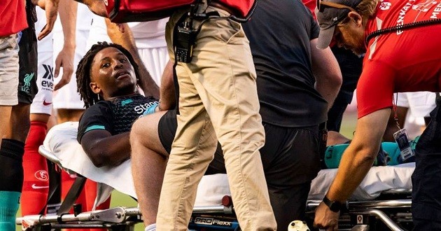 Liverpool Echo: the bruise around Larouci's wound was so severe that LFC had to delay scans - Bóng Đá