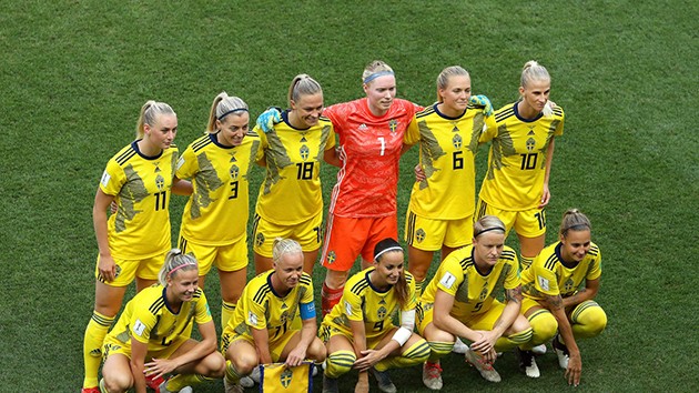 bài ảnh trận: Nữ Anh thua Thụy Điển (sáng lên) - Bóng Đá