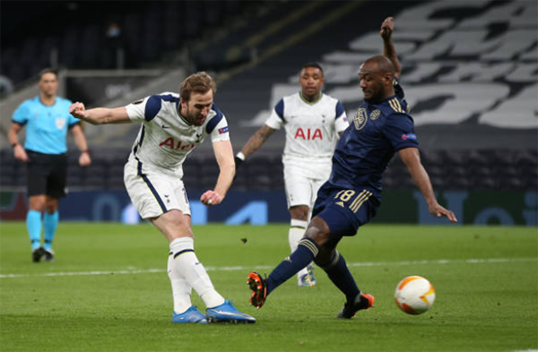 Lloris and Mourinho marvel at Kane's Europa League brace - 'He attracts the ball!' - Bóng Đá