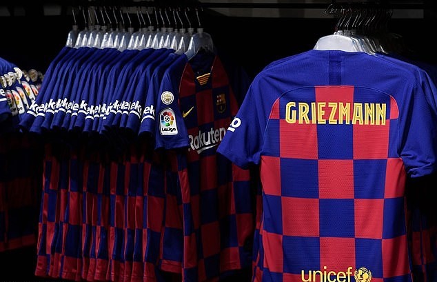 Fernandes đã 'gãy tay' vì Martial và James - Bóng Đá