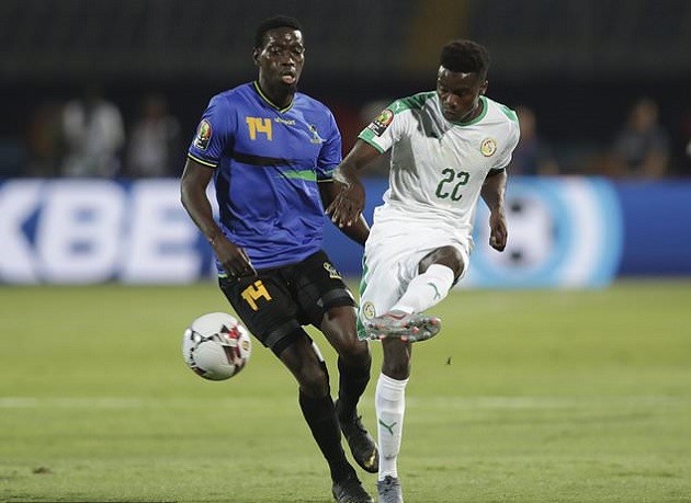 Senegal ra quân vắng Mane, fan nữ xinh như mộng có biểu cảm khó tin - Bóng Đá