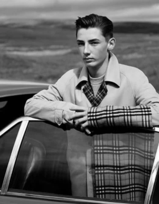 Chelsea’s Billy Gilmour left home aged 16, modelled for Burberry and copies heroes by watching ‘countless YouTube clips’ - Bóng Đá