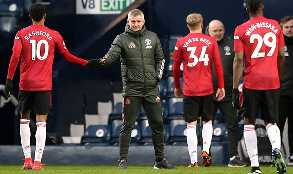 Man Utd sẵn có phương án thay thế Fernandes tốt hơn Van de Beek - Bóng Đá
