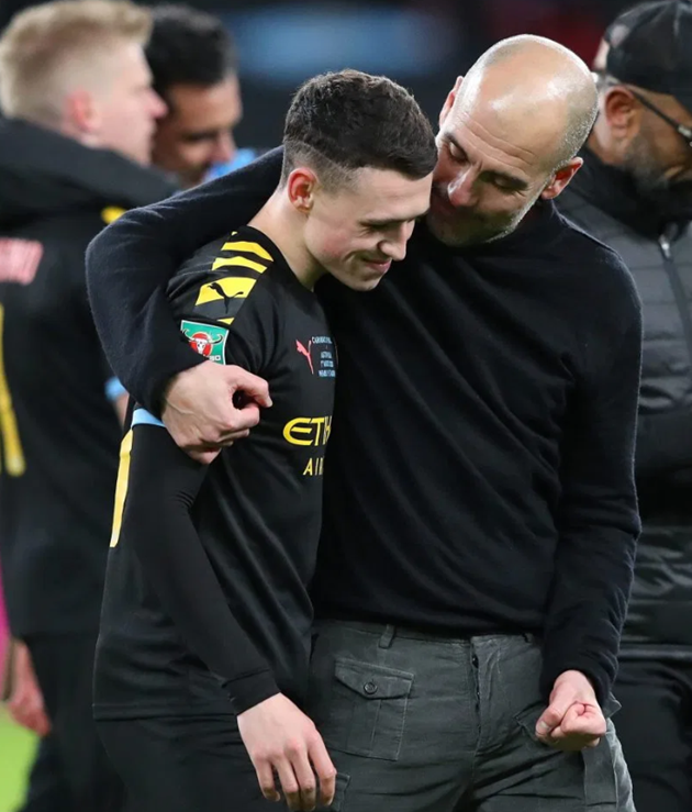 PHIL-ING GOOD Phil Foden became a dad at 18 with childhood sweetheart Rebecca Cooke and bought a £2m home for his parents - Bóng Đá